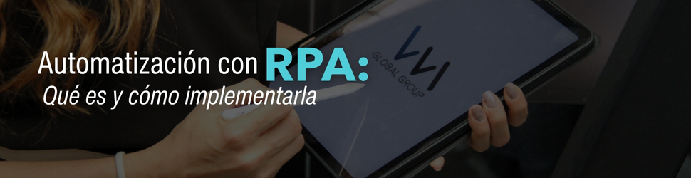 Mujer sostiene un lápiz digital y un ipad con el logo de vm global group